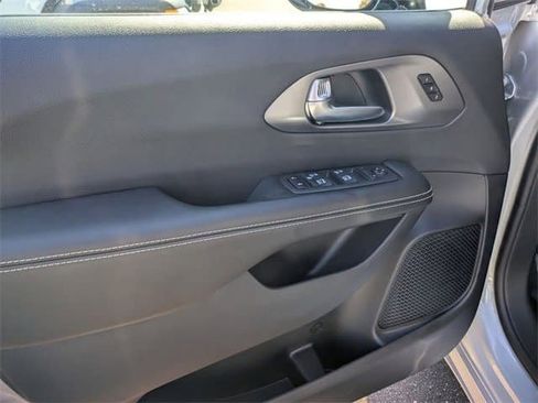 New 2026 Chrysler Pacifica Select image 15
