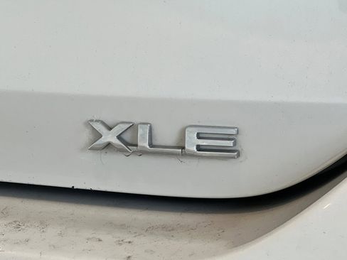 Certified 2023 Toyota Highlander XLE image 28