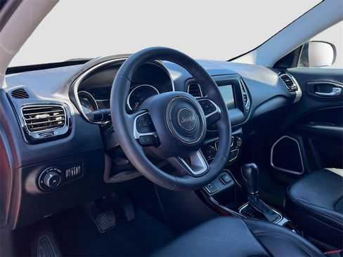 Used 2021 Jeep Compass Latitude image 9