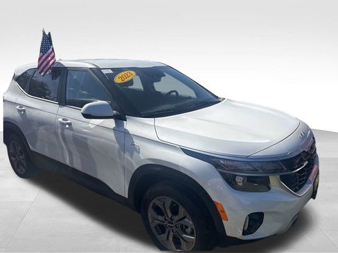 Certified 2025 Kia Seltos LX image 9