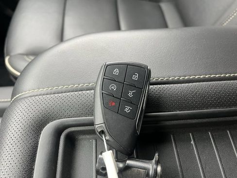 Used 2023 GMC Yukon XL SLT image 59