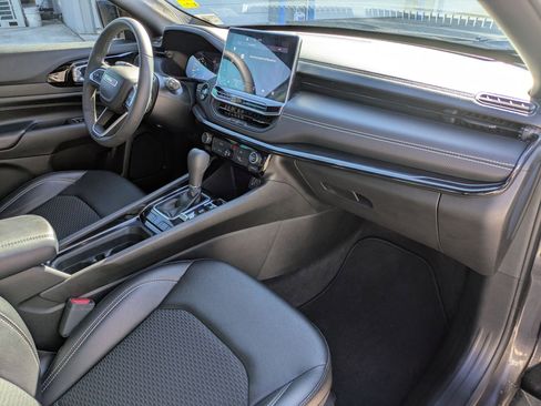 Used 2024 Jeep Compass Latitude w/ Convenience Group image 29