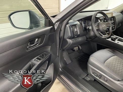Used 2024 Nissan Pathfinder SV AWD/4WD image 10