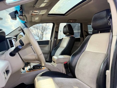 Used 2010 Jeep Grand Cherokee Limited image 11