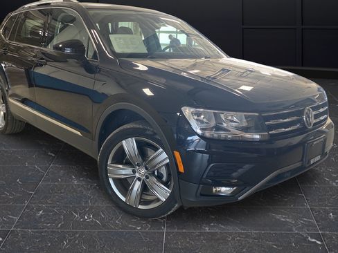 Used 2020 Volkswagen Tiguan SEL AWD/4WD image 28