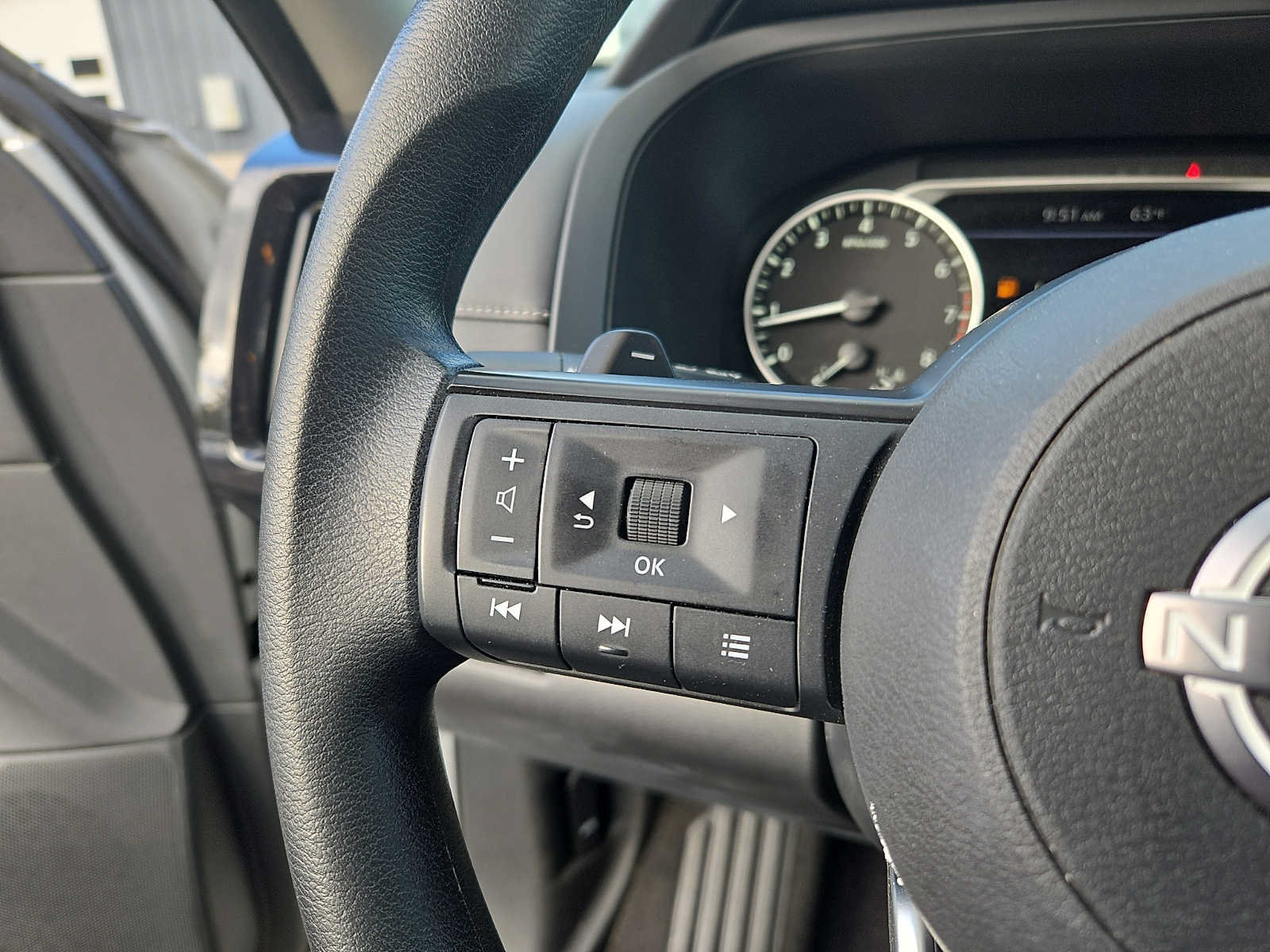 Used 2024 Nissan Pathfinder S AWD/4WD image 19