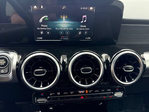 Used 2020 Mercedes-Benz GLB 250 4MATIC w/ Parking Assistance Package image 25