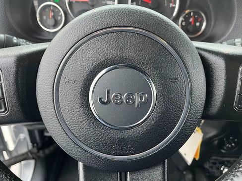 Used 2017 Jeep Wrangler Unlimited Rubicon w/ Connectivity Group image 15