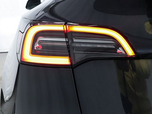 Used 2024 Tesla Model Y Long Range image 45