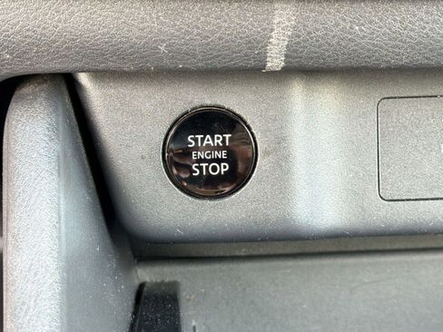 Used 2024 Nissan Rogue SV AWD/4WD image 25
