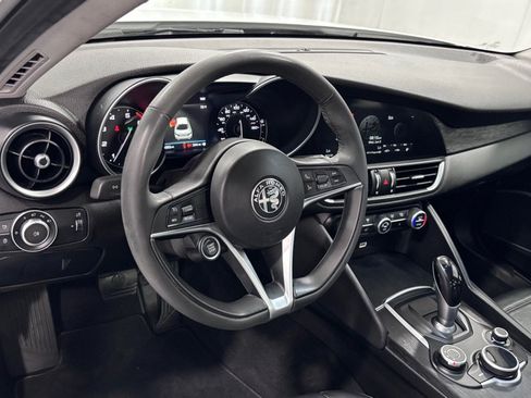 Used 2019 Alfa Romeo Giulia AWD image 9