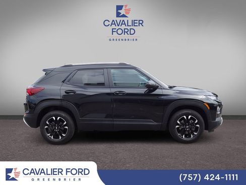 Used 2022 Chevrolet TrailBlazer LT w/ Convenience Package AWD/4WD image 2