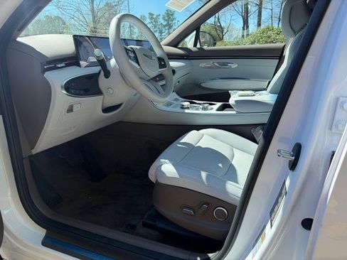 Used 2026 Genesis GV70 2.5T Advanced image 4