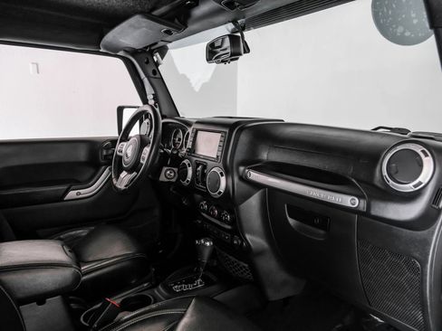 Used 2016 Jeep Wrangler Unlimited Rubicon image 11