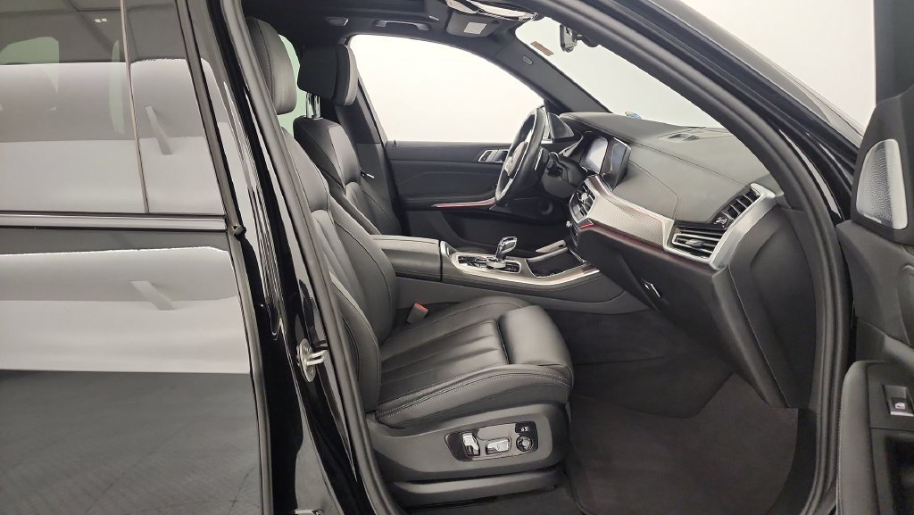 Used 2022 BMW X5 M50i w/ Executive Package AWD/4WD image 29