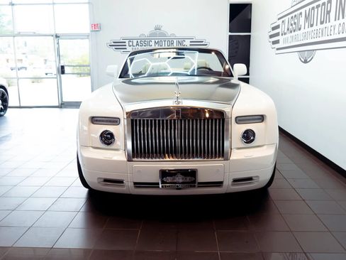 Used 2011 Rolls-Royce Phantom Drophead Coupe RWD image 3
