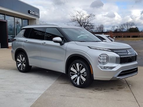 New 2025 Mitsubishi Outlander SEL image 14