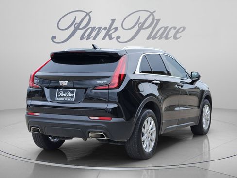 Used 2022 Cadillac XT4 Luxury w/ Cold Weather Package FWD image 6