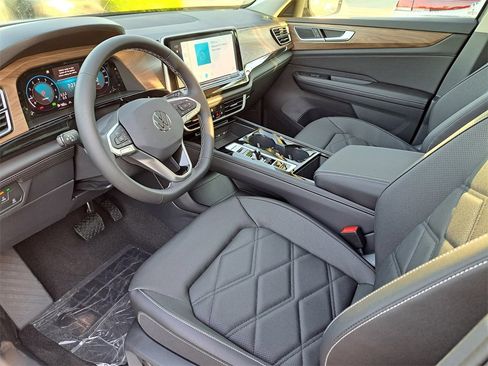 New 2026 Volkswagen Atlas SE image 7