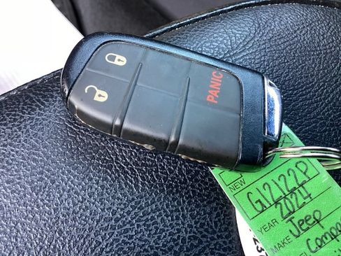 Used 2024 Jeep Compass Trailhawk AWD/4WD image 25