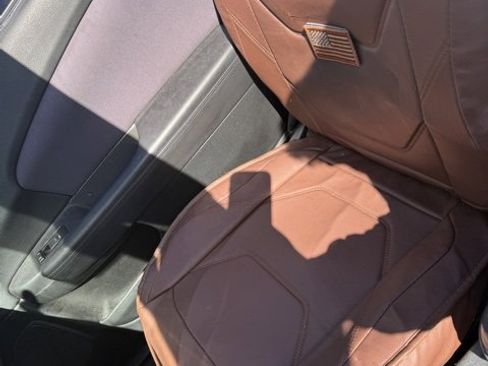 Used 2011 Chrysler 200 Touring image 2