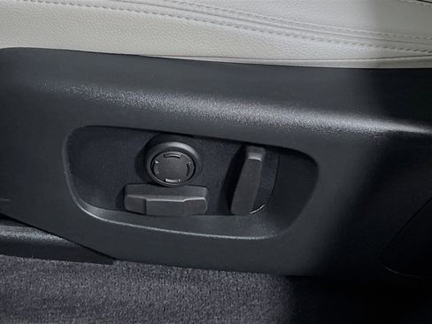 Used 2023 Land Rover Range Rover Velar R-Dynamic S image 16