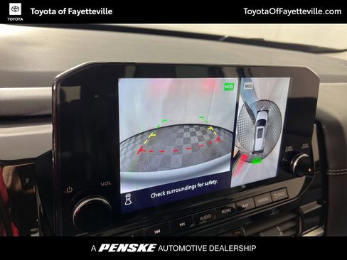 Used 2025 Nissan Pathfinder Platinum image 33