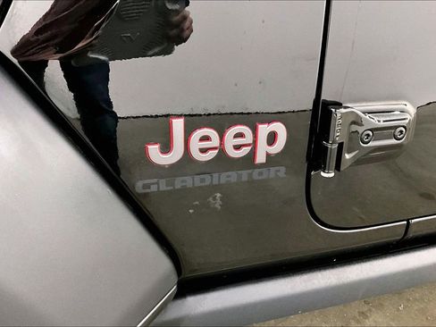 Used 2021 Jeep Gladiator Rubicon AWD/4WD image 25