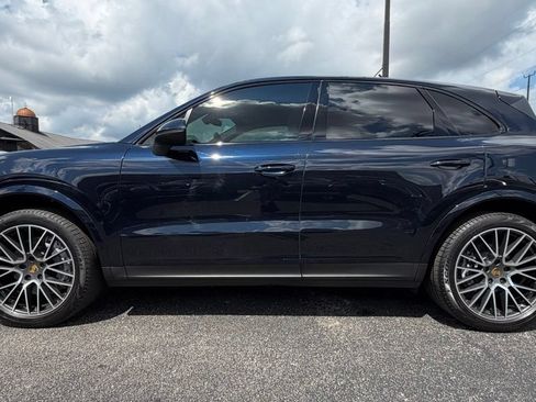 Used 2021 Porsche Cayenne AWD/4WD image 3