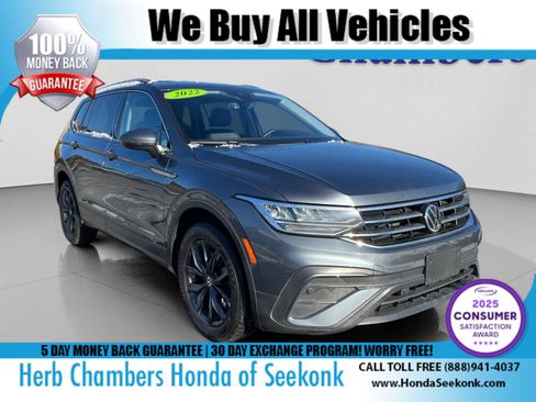 Used 2022 Volkswagen Tiguan SE image 1