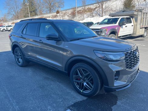 New 2026 Ford Explorer ST-Line w/ ST-Line Street Pack image 10