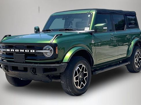 Used 2022 Ford Bronco Outer Banks AWD/4WD image 2
