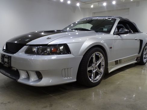 Used 2001 Ford Mustang GT RWD image 3