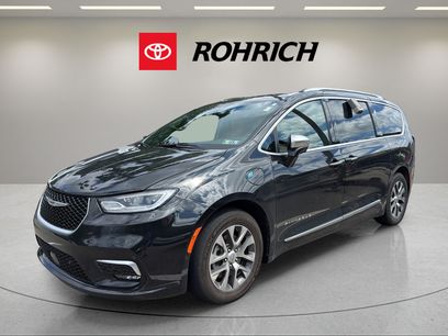 Used 2023 Chrysler Pacifica Pinnacle