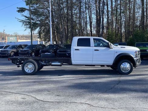 New 2026 RAM 4500 Tradesman w/ Chrome Appearance Group AWD/4WD image 9