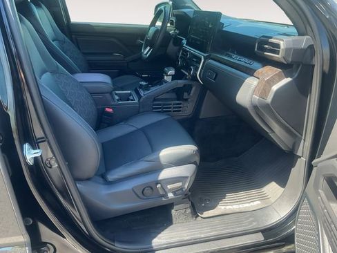 Used 2024 Toyota Tacoma Limited w/ Limited Package (LT) AWD/4WD image 15