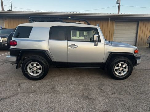 Used 2007 Toyota FJ Cruiser 4WD w/ Upgrade Pkg 2 image 4