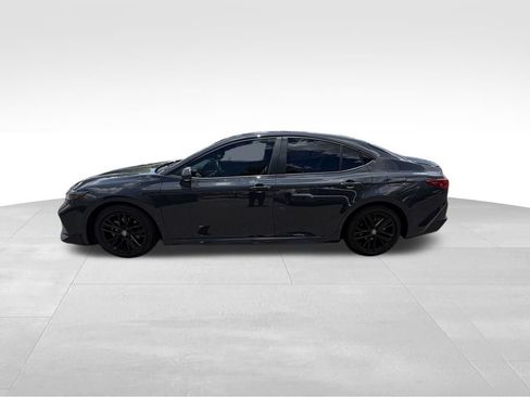 Used 2025 Toyota Camry SE w/ Convenience Package FWD image 4