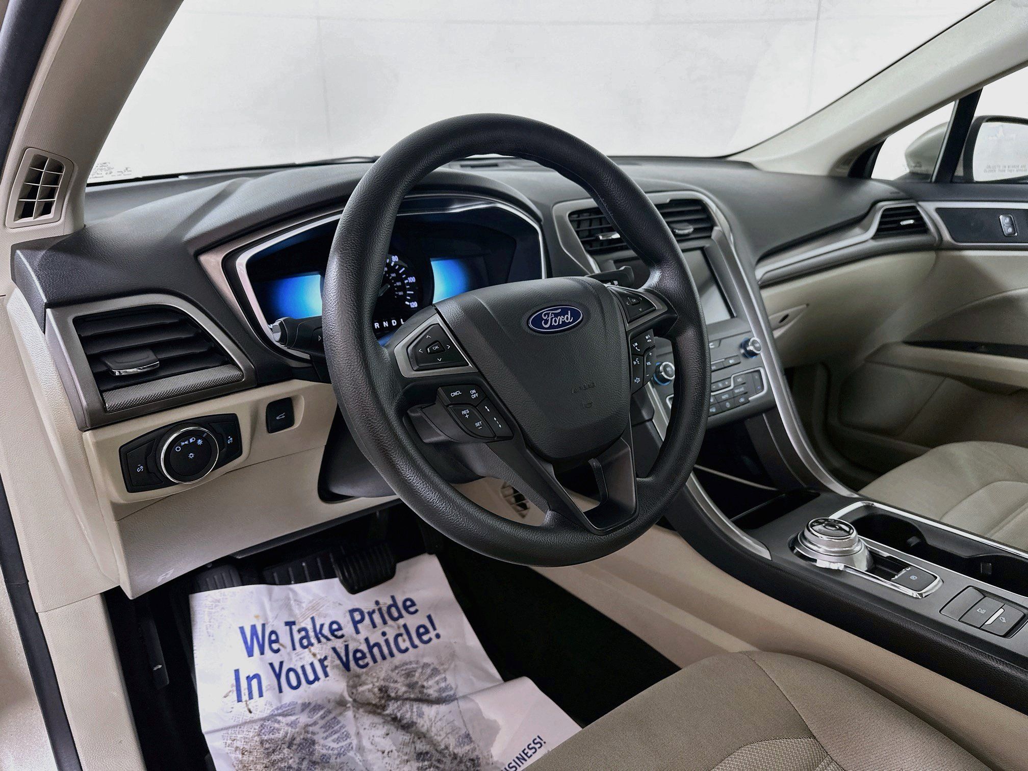 Used 2019 Ford Fusion SE FWD image 9