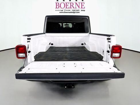 Used 2023 Jeep Gladiator Willys image 25