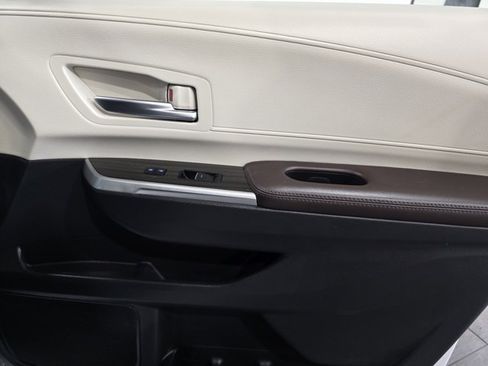 Used 2023 Toyota Sienna Platinum image 13