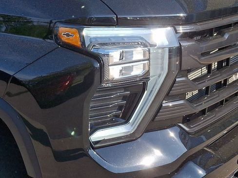 Used 2025 Chevrolet Silverado 2500 High Country w/ High Country Premium Package AWD/4WD image 9