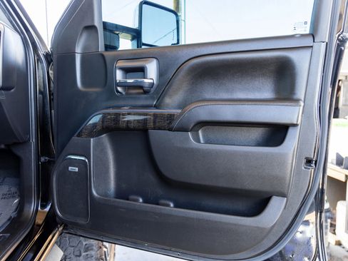 Used 2015 GMC Sierra 2500 Denali w/ Duramax Plus Package AWD/4WD image 15