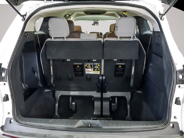 Certified 2025 Toyota Sienna LE FWD image 22