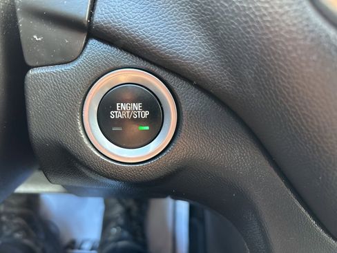 Used 2018 Chevrolet Equinox LT w/ Sun & Infotainment Package image 26