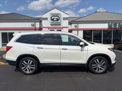 Used 2018 Honda Pilot Elite image 12