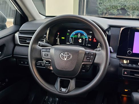 Used 2025 Toyota Camry LE image 22