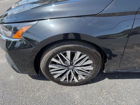 Used 2025 Nissan Altima 2.5 SV FWD image 10