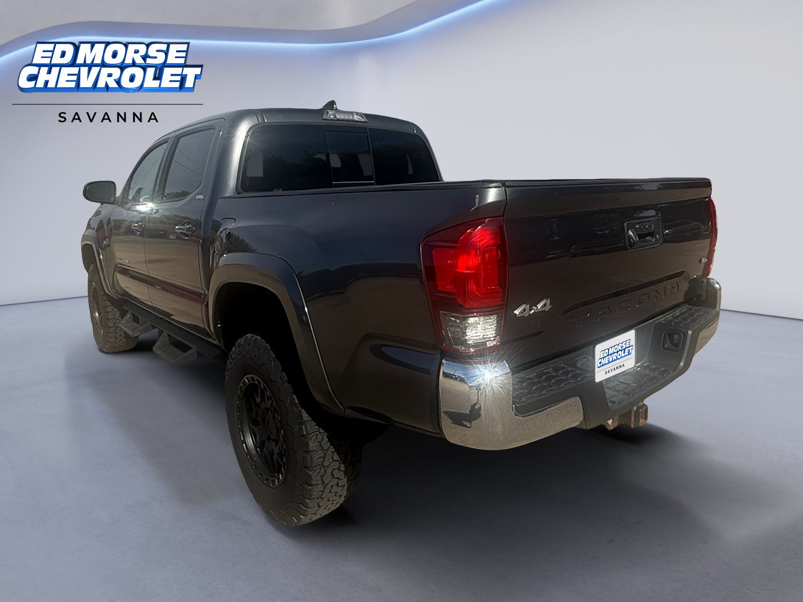 Used 2020 Toyota Tacoma SR5 AWD/4WD image 3