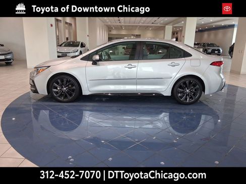 Used 2025 Toyota Corolla SE w/ SE Premium Package image 3